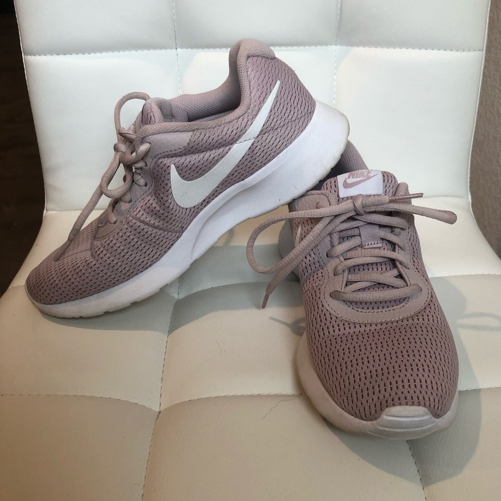 Nike Tanjun